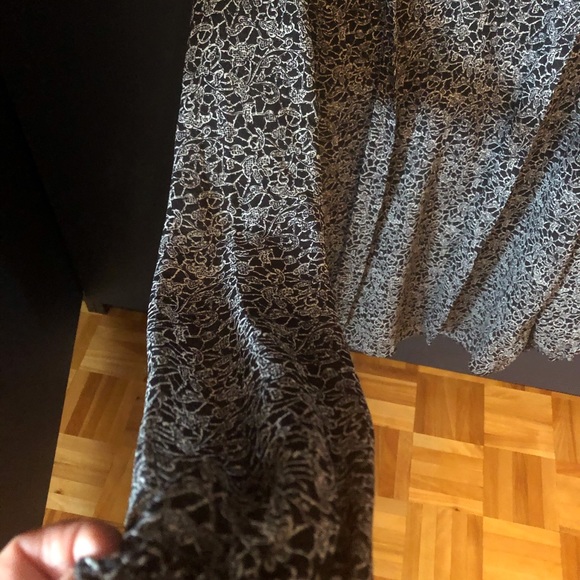 MAX STUDIO black/white printed blouse size medium - Picture 11 of 12